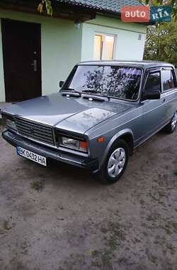 Седан ВАЗ 2107 2007 в Сарнах