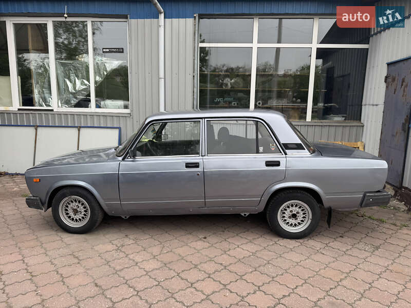Седан ВАЗ / Lada 2107 2007 в Киеве