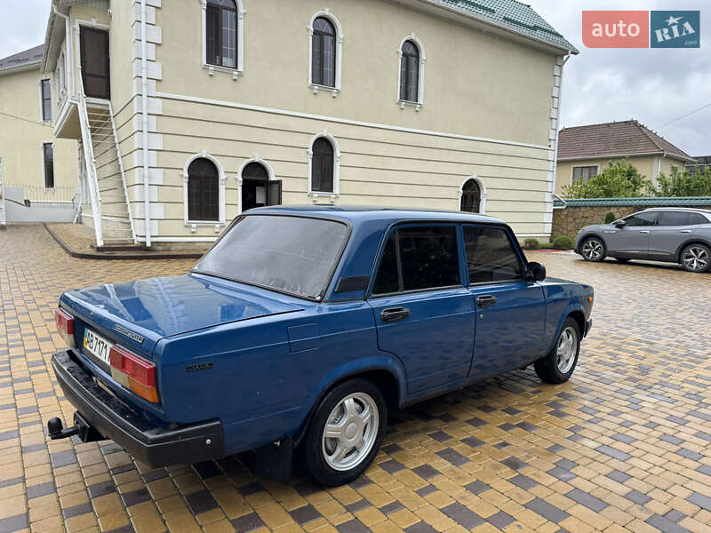Седан ВАЗ / Lada 2107 2004 в Могилів-Подільському