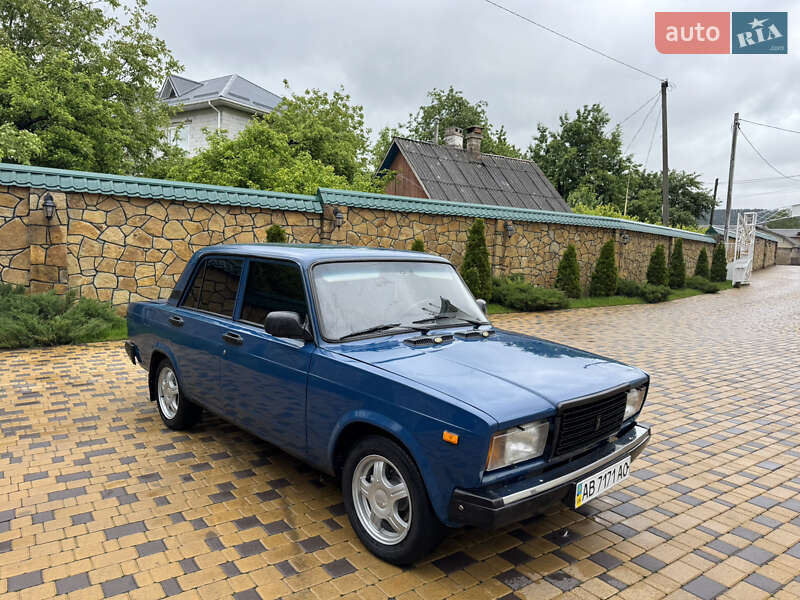 Седан ВАЗ / Lada 2107 2004 в Могилів-Подільському