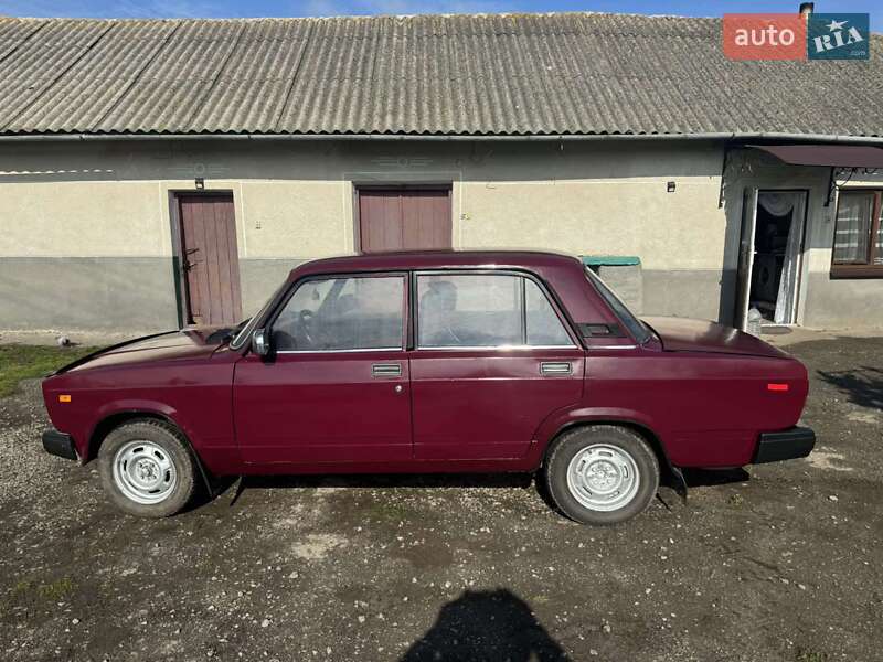 Седан ВАЗ / Lada 2107 2004 в Теребовле