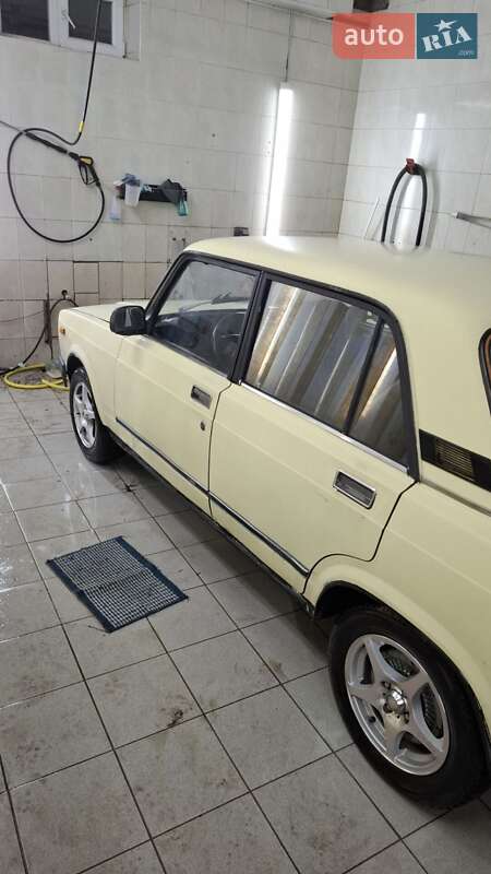 Седан ВАЗ / Lada 2107 1991 в Одессе