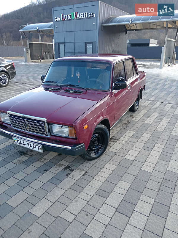 Седан ВАЗ 2107 2003 в 