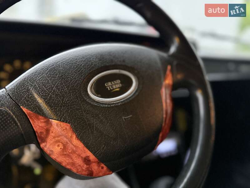 Седан ВАЗ / Lada 2107 2003 в Одессе