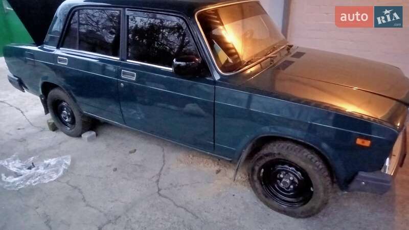 Седан ВАЗ / Lada 2107 2001 в Подгородном