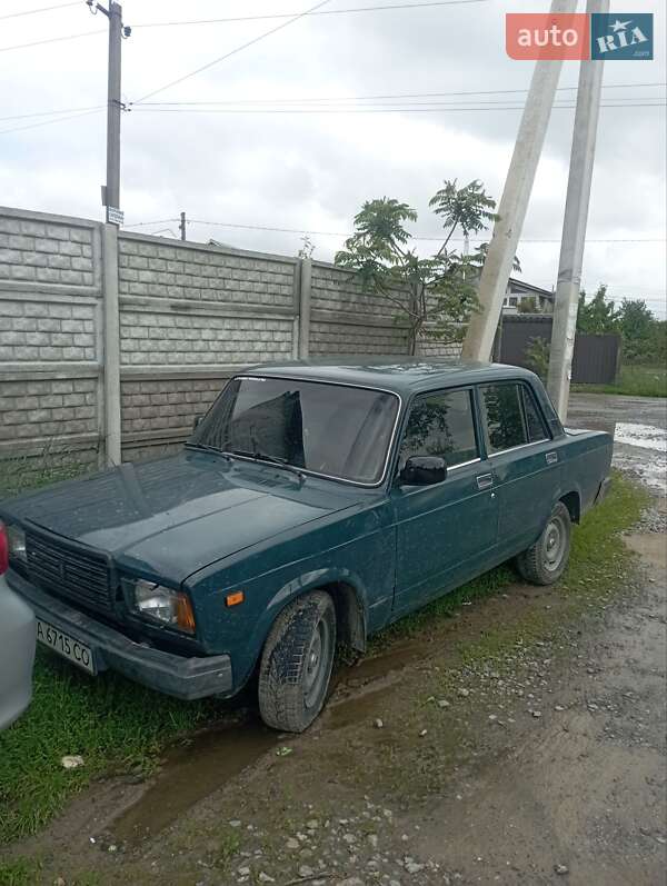 Седан ВАЗ 2107 2004 в 