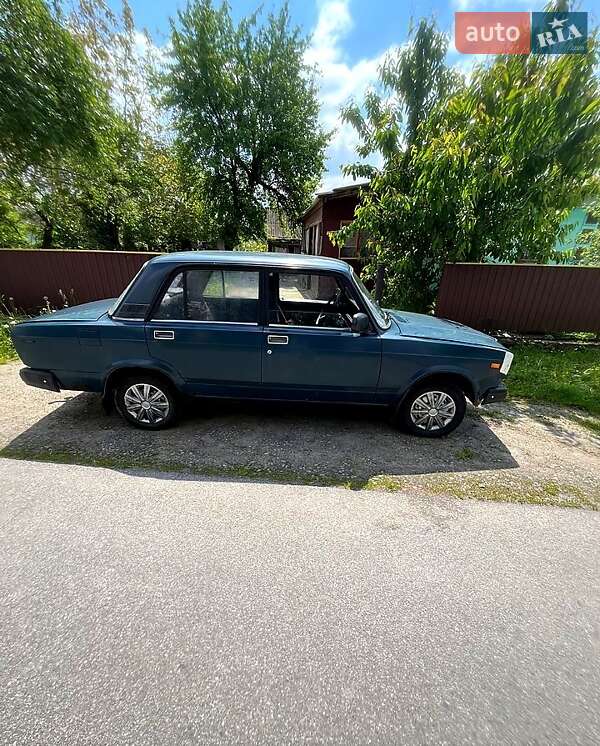 Седан ВАЗ / Lada 2107 2003 в Калиновке