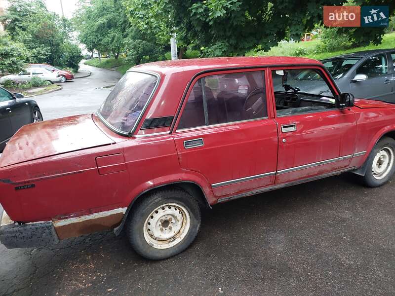 Седан ВАЗ / Lada 2107 1995 в Рівному