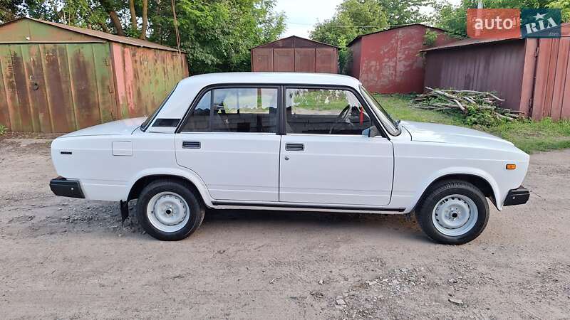 Седан ВАЗ / Lada 2107 2005 в Смілі