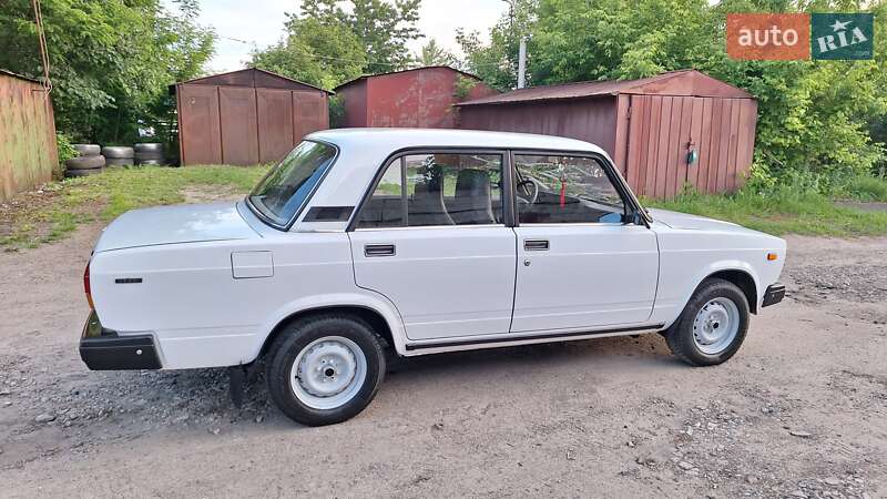 Седан ВАЗ / Lada 2107 2005 в Смілі