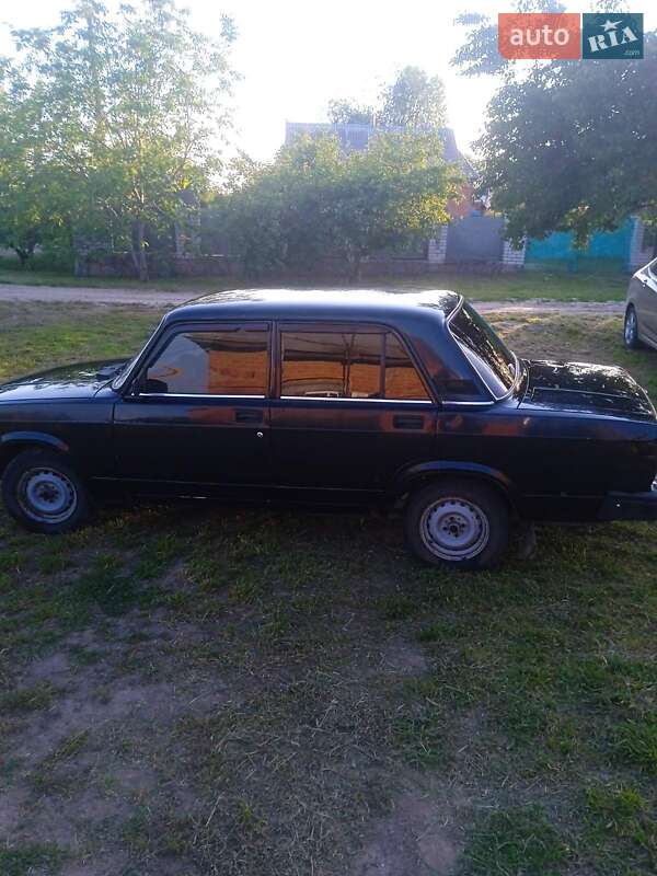 Седан ВАЗ / Lada 2107 2010 в Межовій