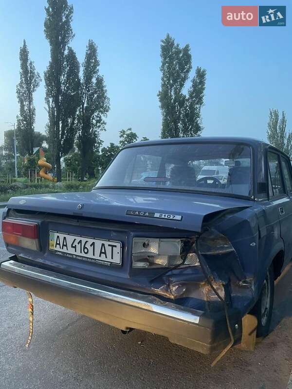 Седан ВАЗ / Lada 2107 2005 в Киеве