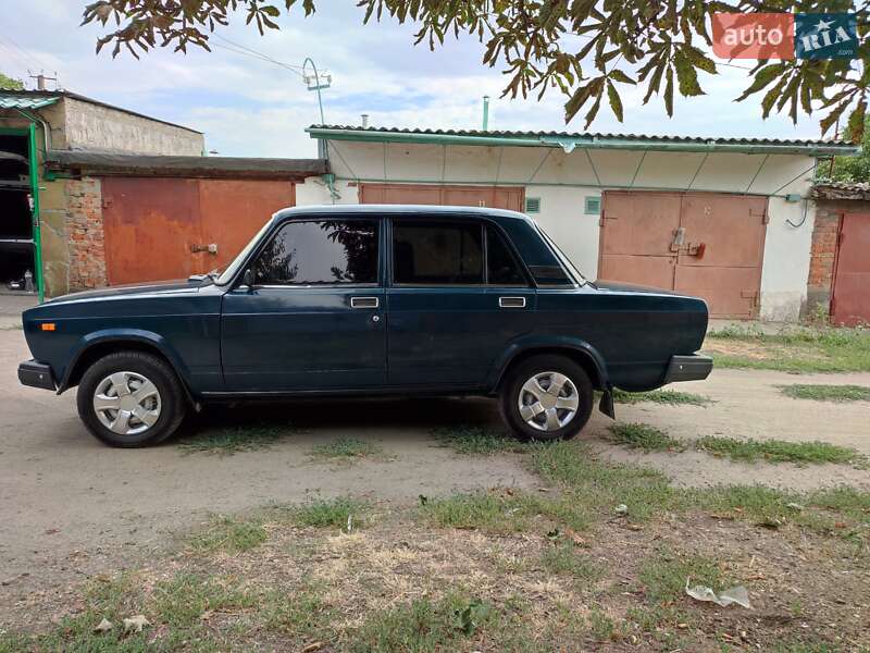 Седан ВАЗ / Lada 2107 2005 в Первомайске