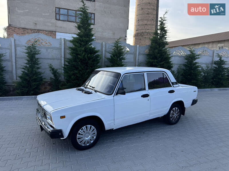 Седан ВАЗ / Lada 2107 2001 в Могилів-Подільському
