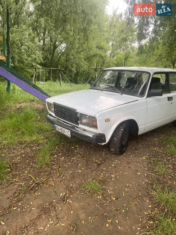 Седан ВАЗ / Lada 2107 1991 в Радомышле