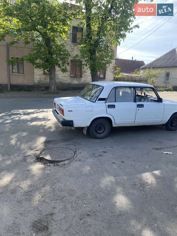 Седан ВАЗ / Lada 2107 1991 в Радомышле