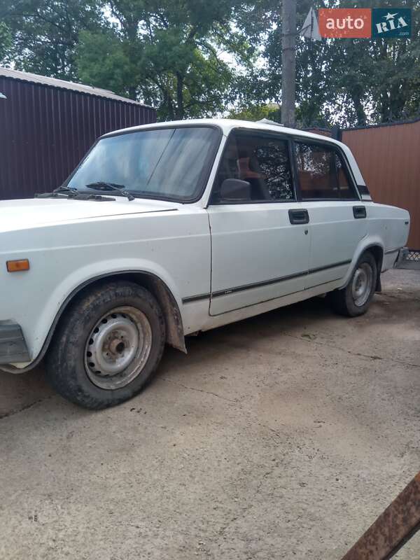 Седан ВАЗ / Lada 2107 1992 в Могилев-Подольске