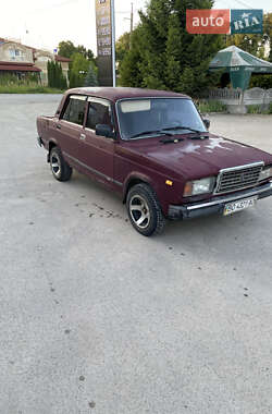 Седан ВАЗ 2107 2001 в 