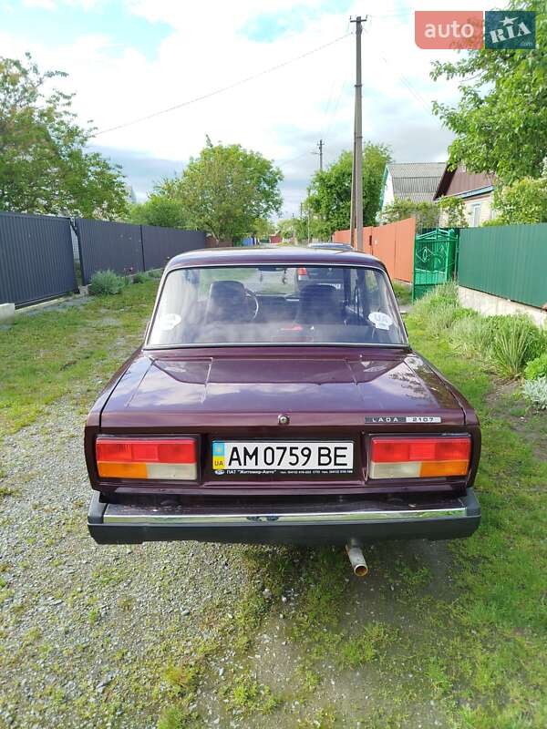 Седан ВАЗ / Lada 2107 2011 в Звягеле фото 2 Седан ВАЗ / Lada 2107 2011 в Звягеле
