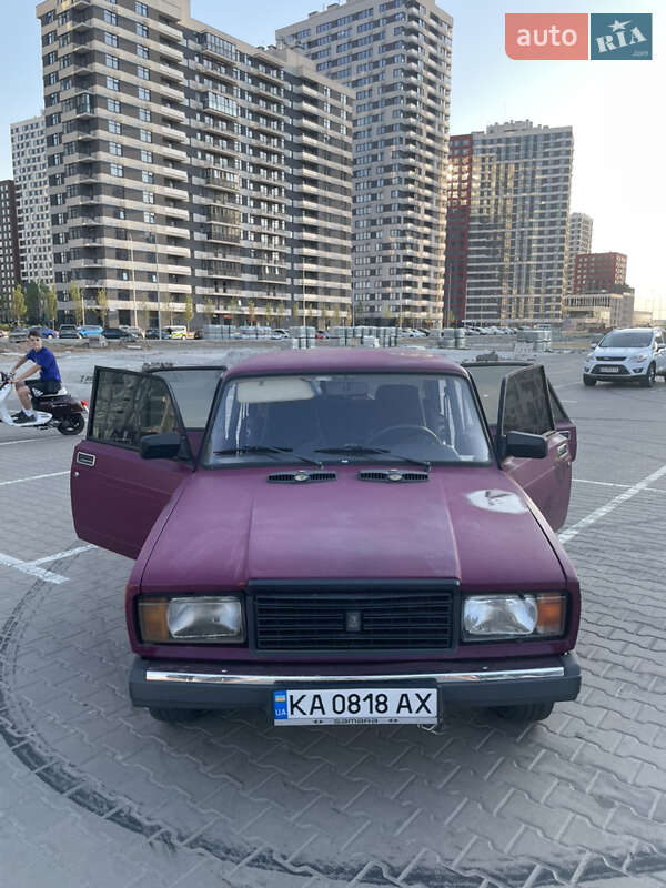 Седан ВАЗ / Lada 2107 2002 в Киеве