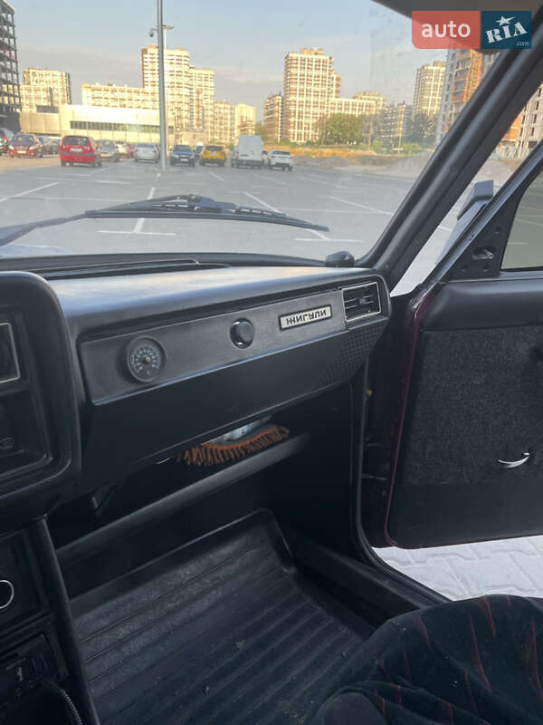 Седан ВАЗ / Lada 2107 2002 в Киеве