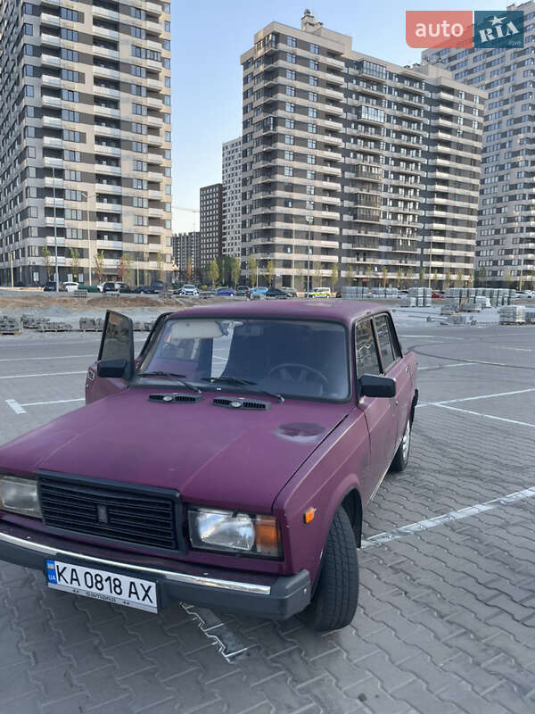 Седан ВАЗ / Lada 2107 2002 в Киеве