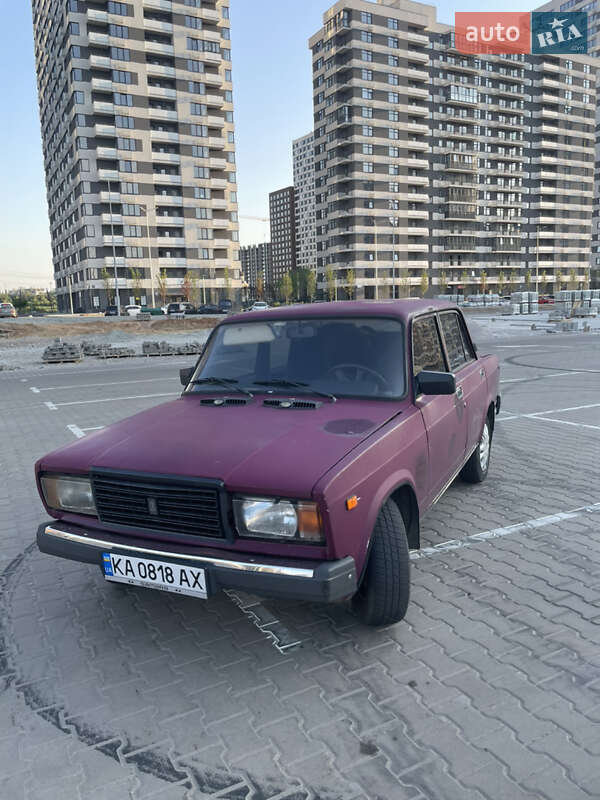 Седан ВАЗ / Lada 2107 2002 в Киеве