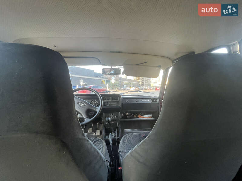 Седан ВАЗ / Lada 2107 2002 в Киеве