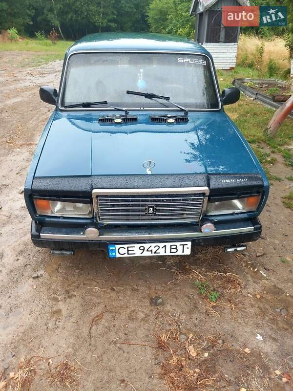 Седан ВАЗ / Lada 2107 2002 в Сторожинце