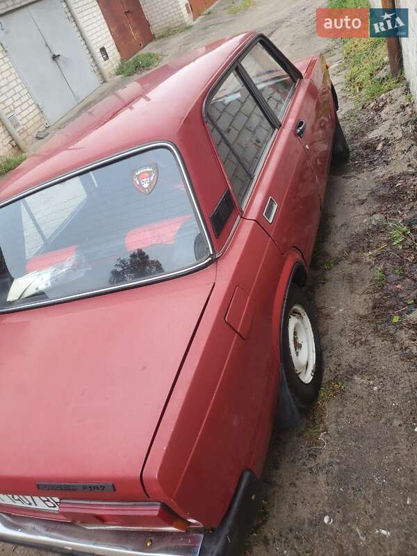 Седан ВАЗ / Lada 2107 1988 в Светловодске