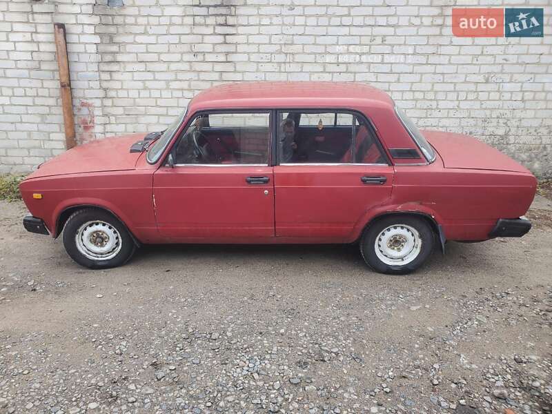Седан ВАЗ / Lada 2107 1988 в Светловодске
