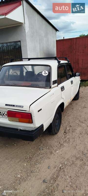 Седан ВАЗ / Lada 2107 1990 в Беляевке