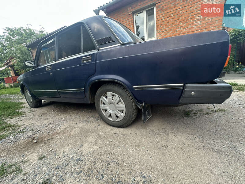 Седан ВАЗ / Lada 2107 1992 в Ромнах