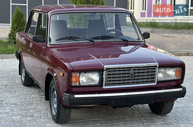 Седан ВАЗ 2107 2004 в 