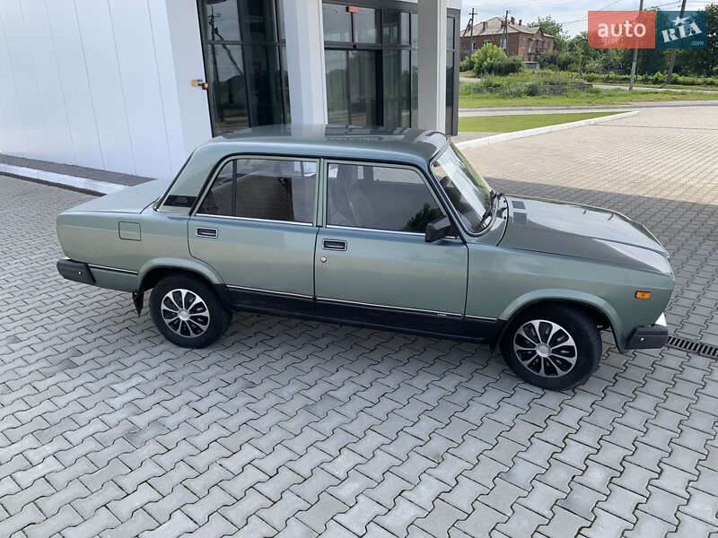 Седан ВАЗ / Lada 2107 2006 в Калиновке