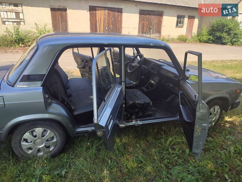 Седан ВАЗ / Lada 2107 2007 в Гусятині