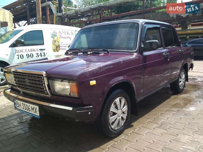 Седан ВАЗ / Lada 2107 2004 в Одессе