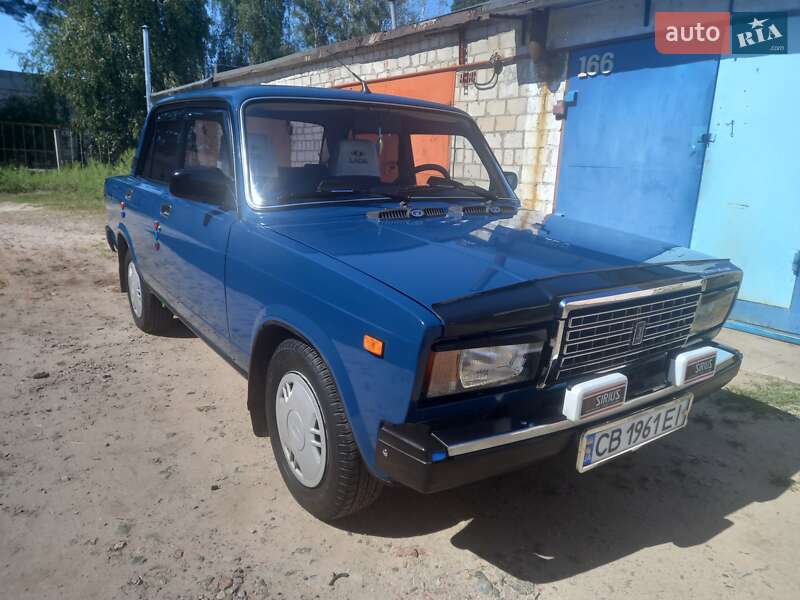 Седан ВАЗ / Lada 2107 2001 в Славутиче