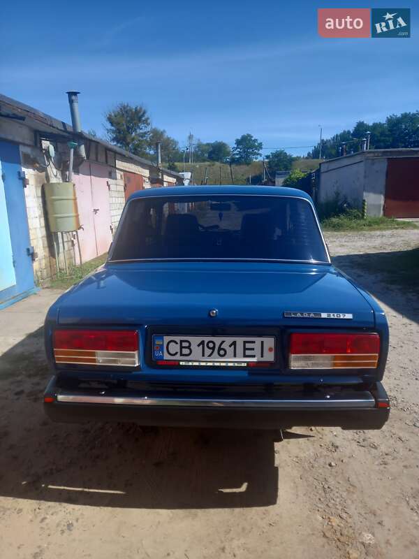 Седан ВАЗ / Lada 2107 2001 в Славутиче