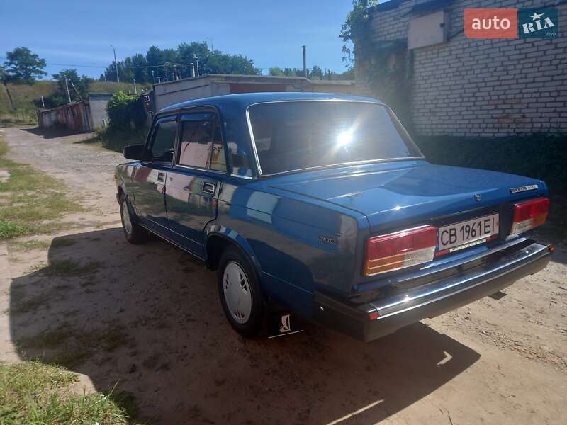 Седан ВАЗ / Lada 2107 2001 в Славутиче