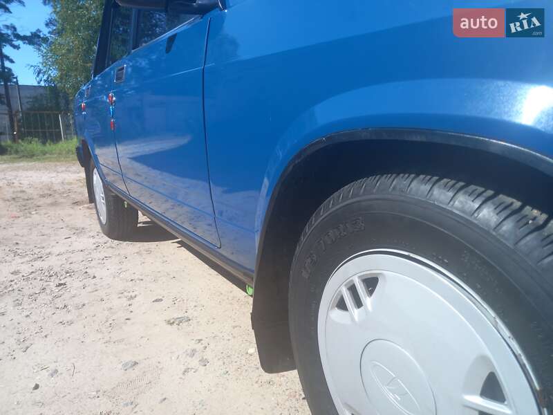 Седан ВАЗ / Lada 2107 2001 в Славутиче