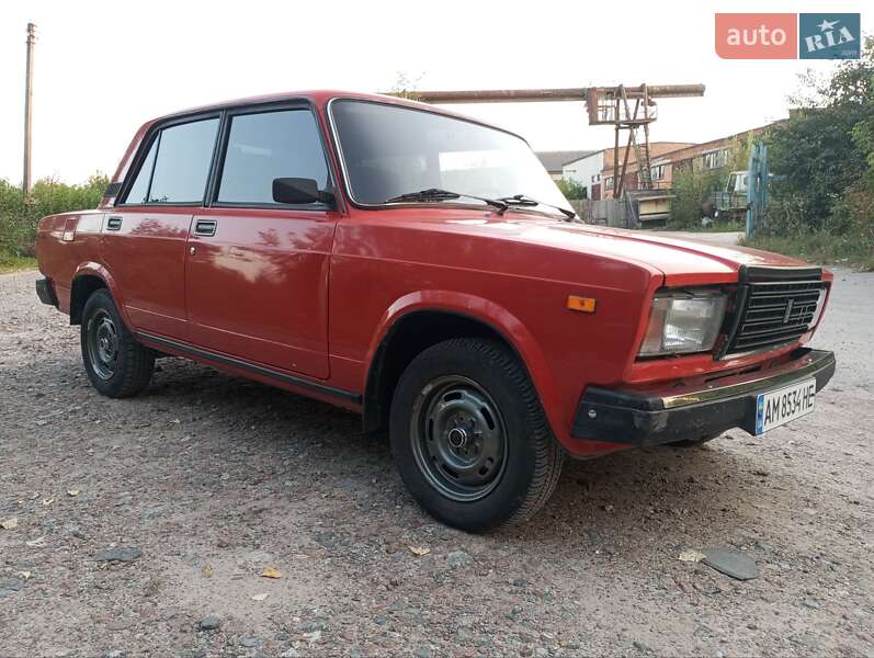 Седан ВАЗ / Lada 2107 1990 в Житомире