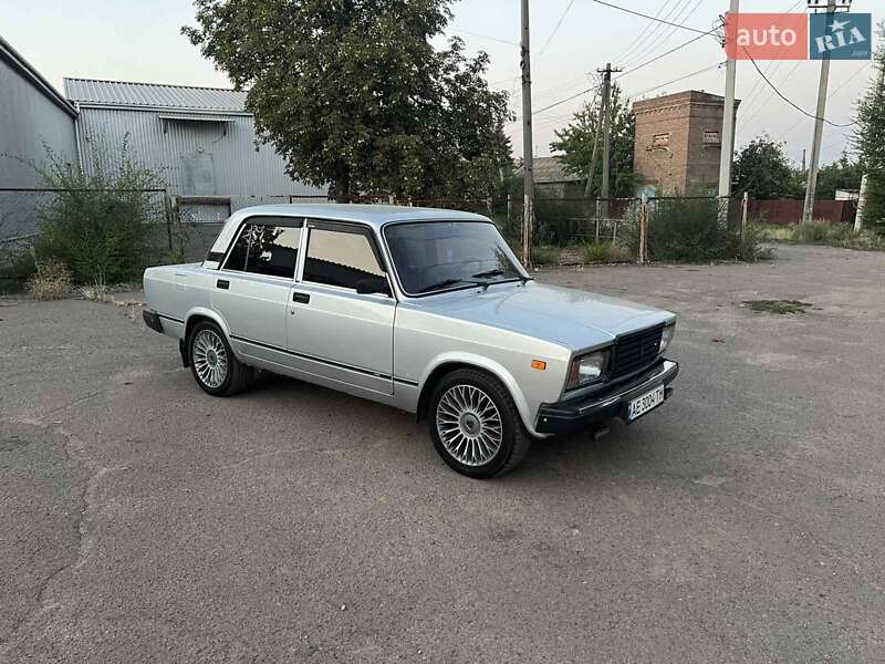 Седан ВАЗ / Lada 2107 2010 в Кривом Роге