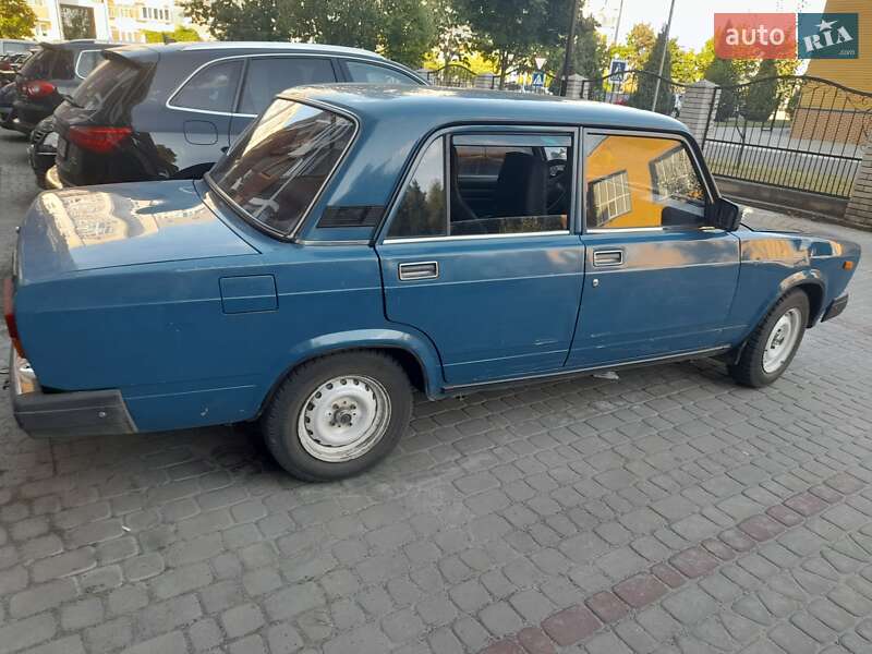 Седан ВАЗ / Lada 2107 2006 в Вараше