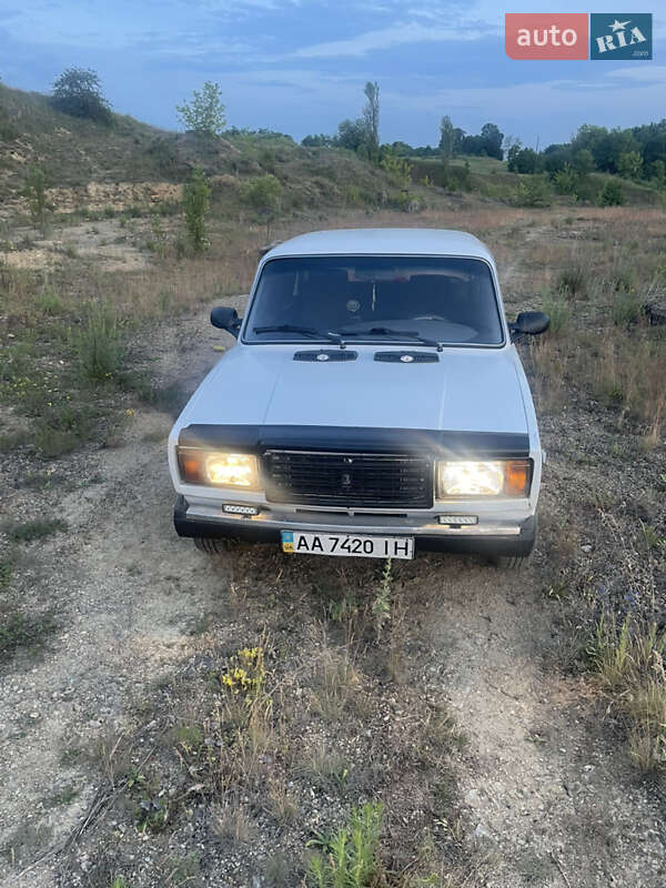 Седан ВАЗ / Lada 2107 1997 в Шаргороде