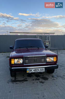 Седан ВАЗ 2107 2004 в 