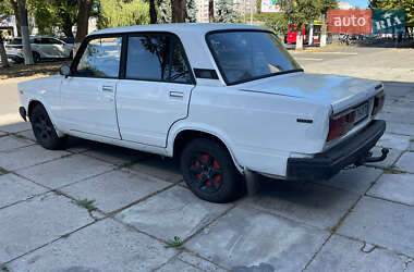 Седан ВАЗ 2107 2004 в 