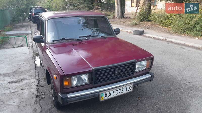 Седан ВАЗ / Lada 2107 2004 в Киеве