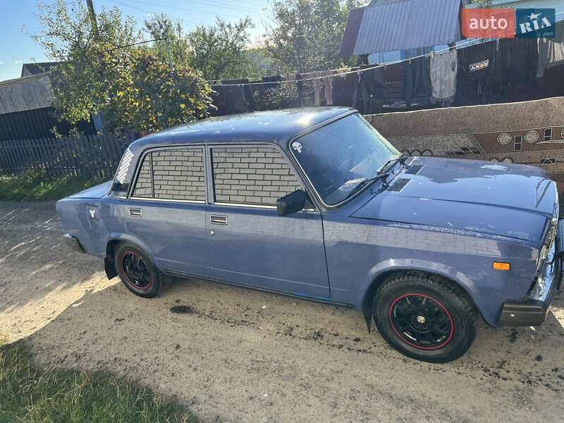 Седан ВАЗ / Lada 2107 2005 в Камне-Каширском