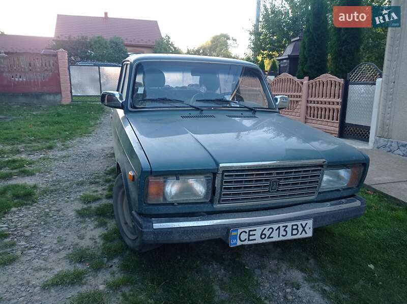 Седан ВАЗ / Lada 2107 2004 в Черновцах